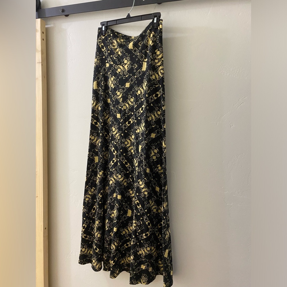 🤩🙌LuLaRoe Geometric Maxi Stretch Black & Skater Yellow Skirt